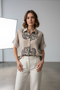 Blusa camisera con mangas en encaje N 032