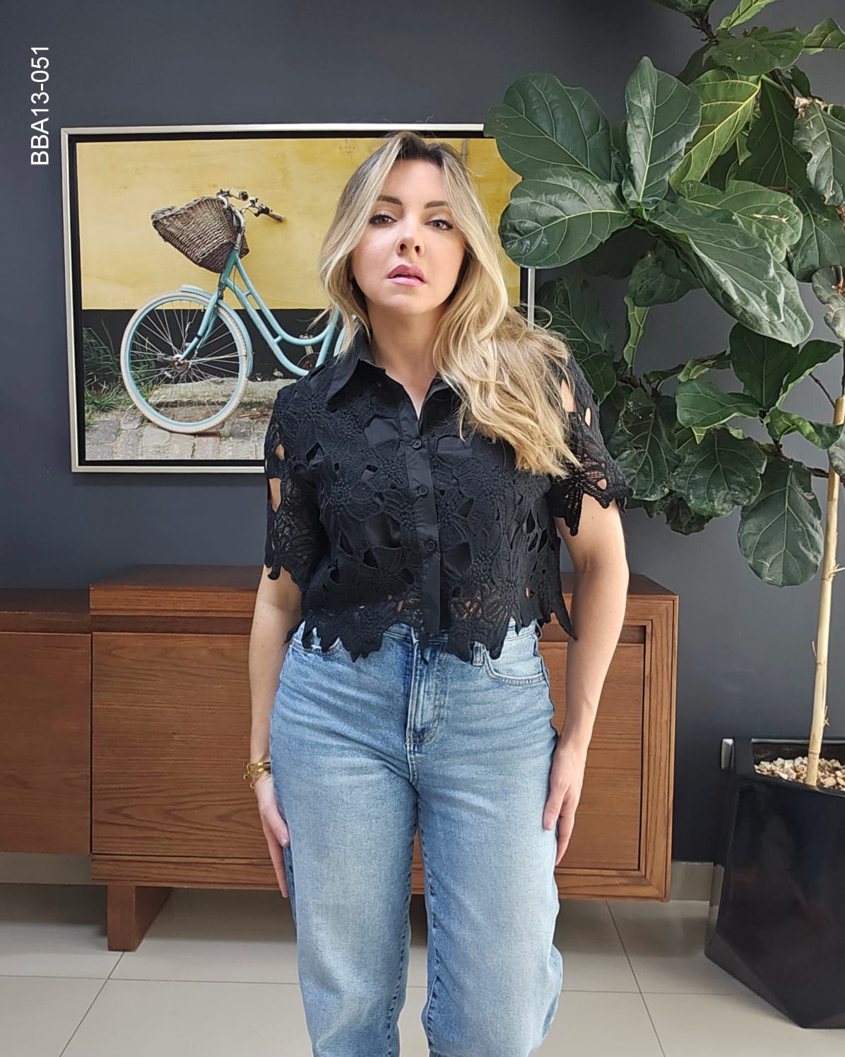 Blusa de encaje corte crop M 051