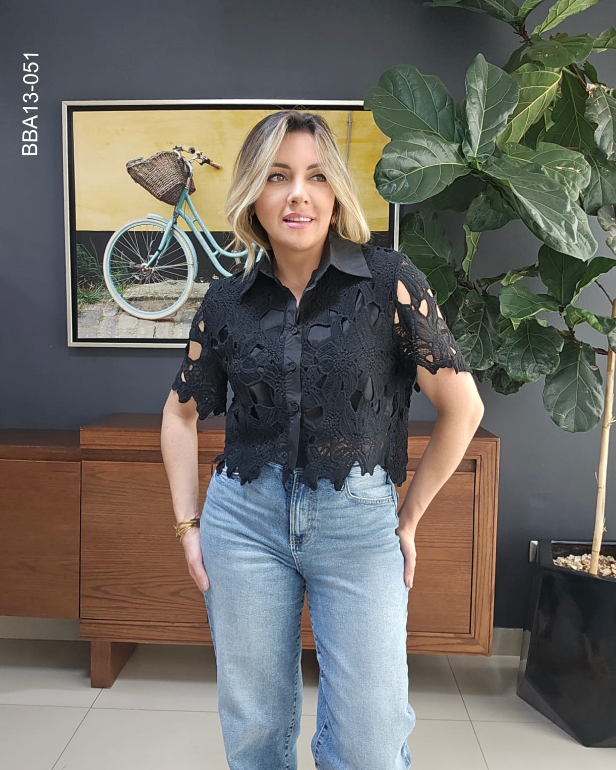 Blusa de encaje corte crop M 051