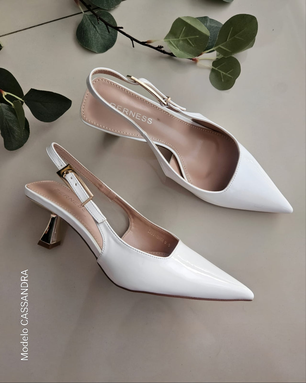Zapatilla en punta stiletto CASSANDRA