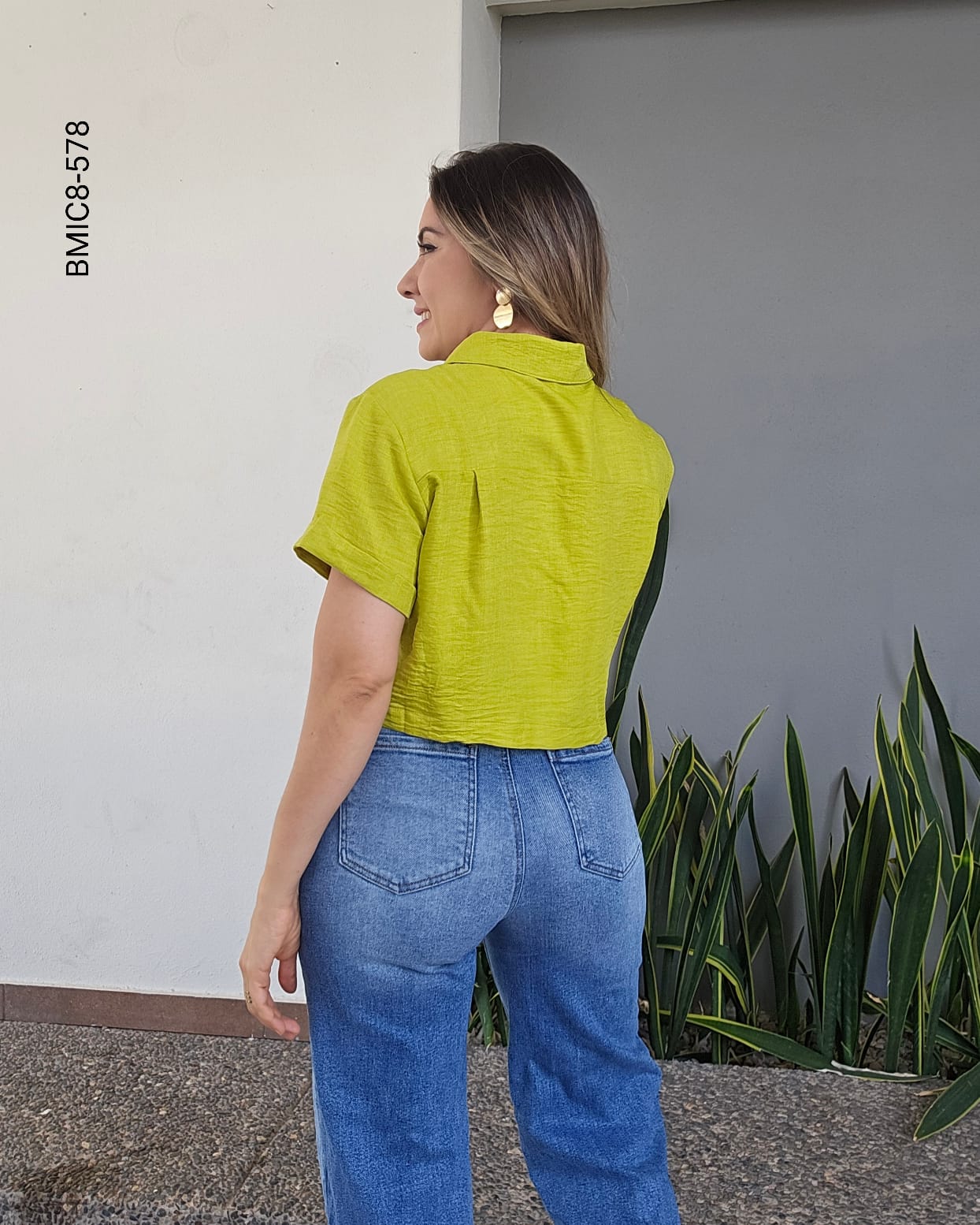 Blusa camisera corte crop H 578