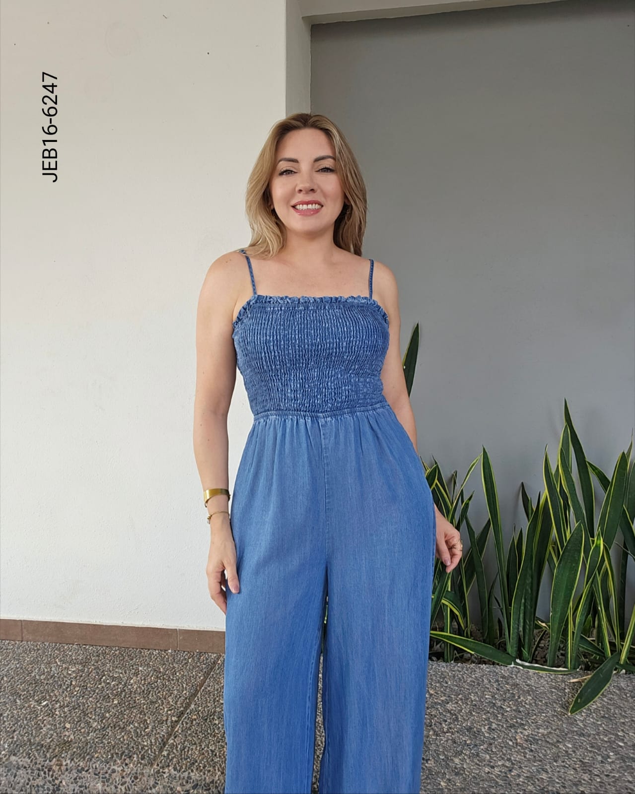 Jumpsuit de tirantes en mezclilla P 6247