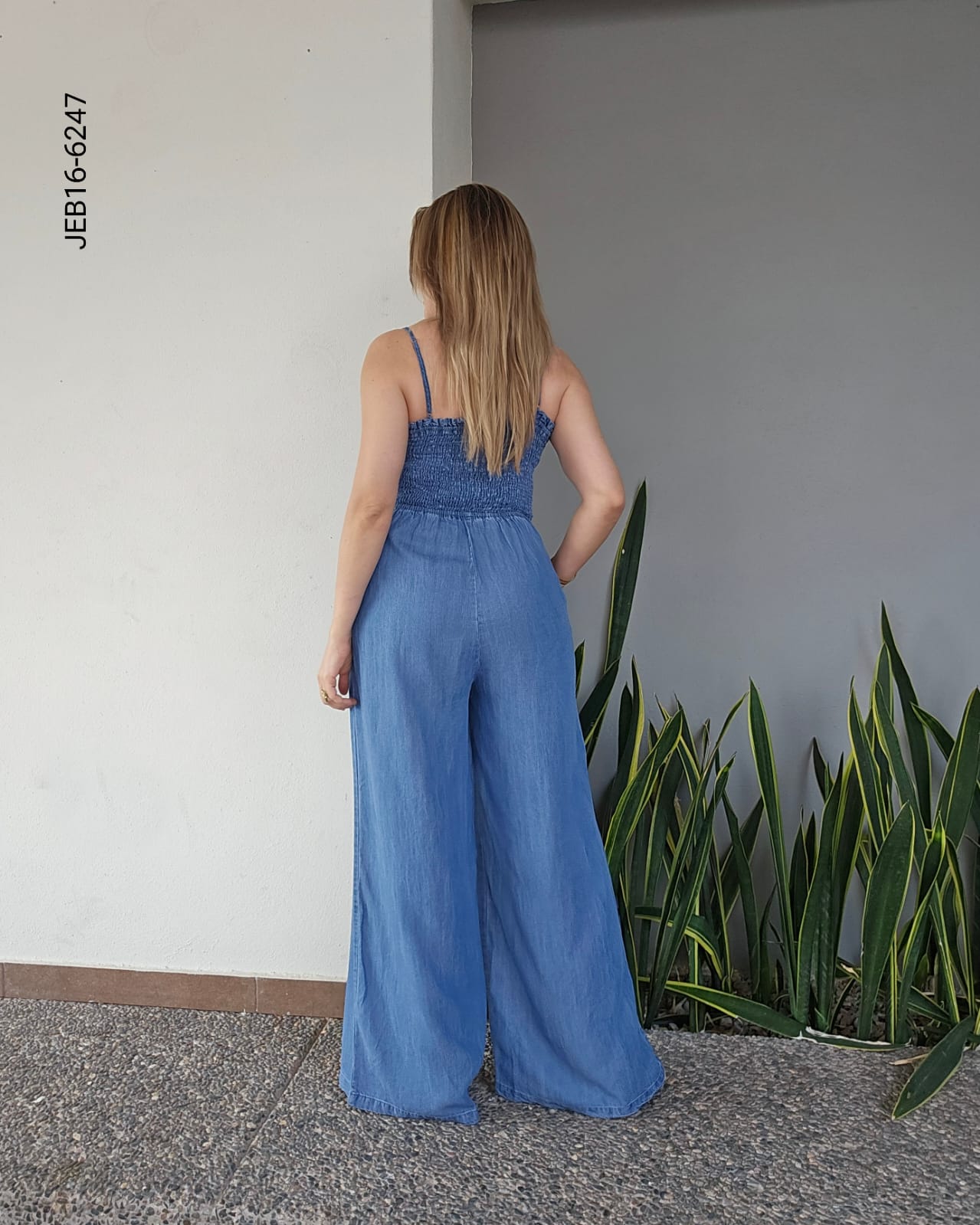 Jumpsuit de tirantes en mezclilla P 6247