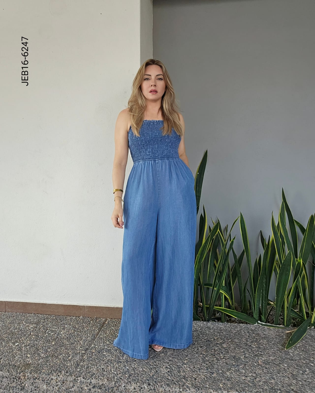 Jumpsuit de tirantes en mezclilla P 6247