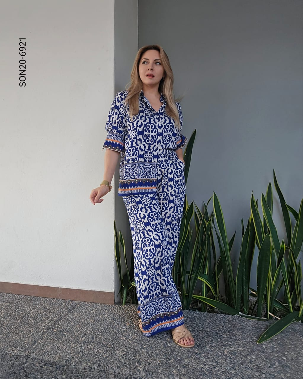 Conjunto de blusa y pantalon T 6921