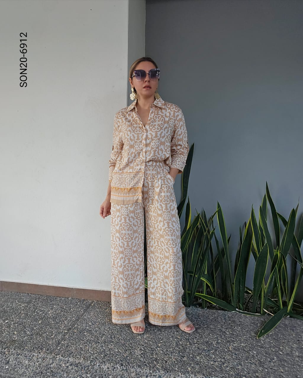 Conjunto blusa camisera y pantalón T 6912
