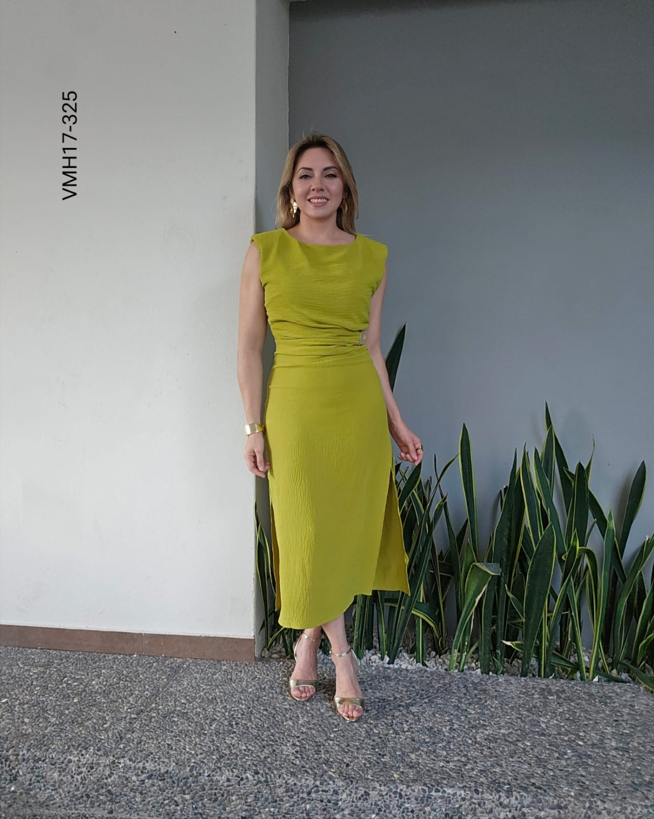 Vestido largo con apertura lateral Q 895