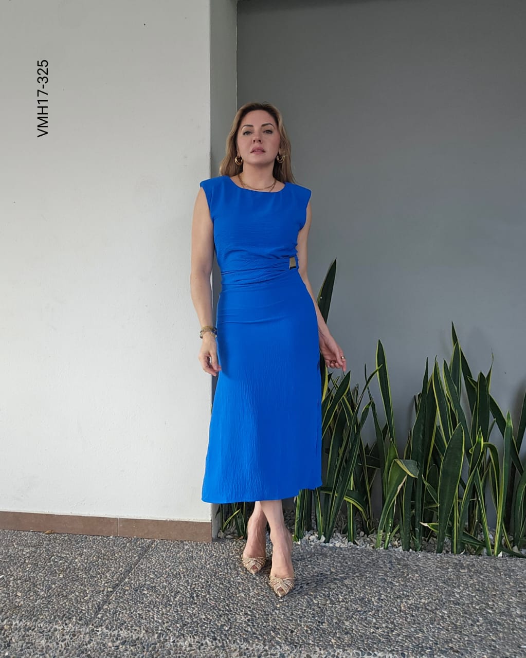 Vestido con hombreras y aperturas Q 325