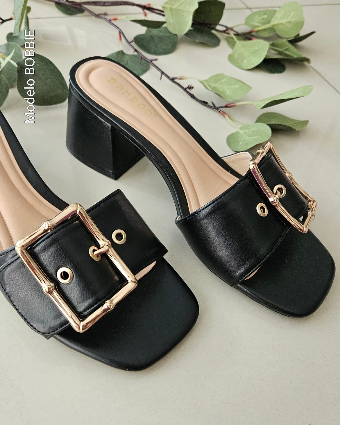 Zapatatilla tacon cuadrado hebilla dorada BOBBIE