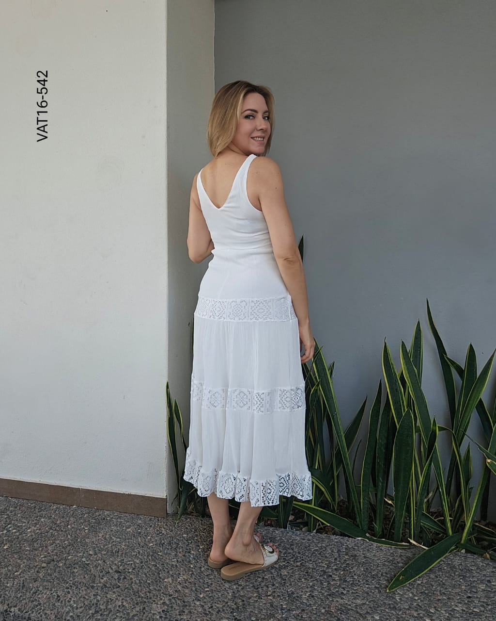 Vestido largo de tirante con detalle encaje P 542
