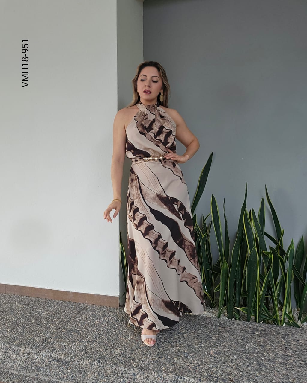 Vestido con cuello halter estampado R 951