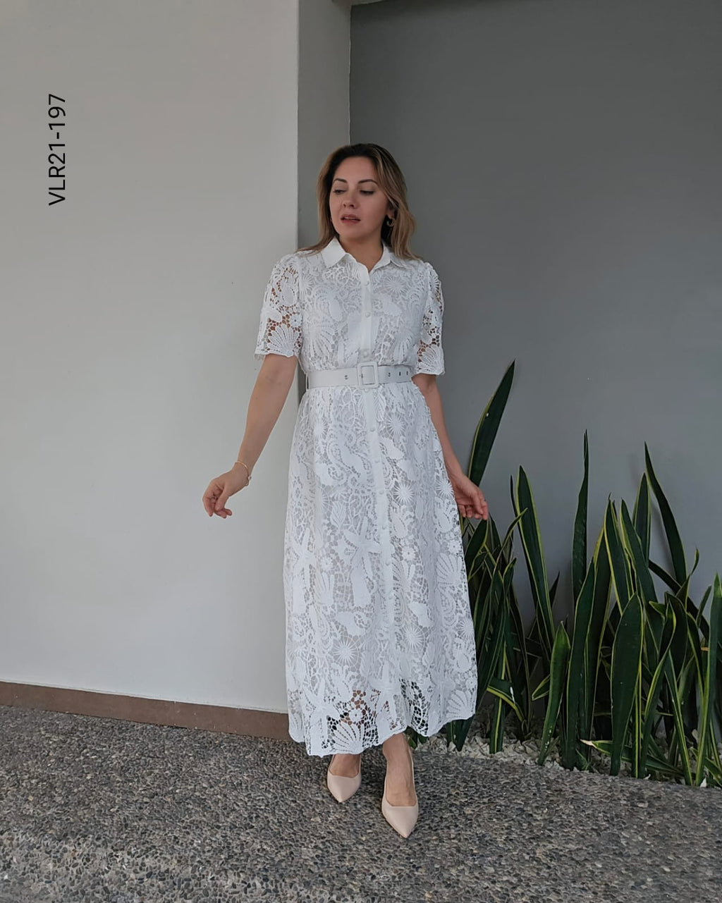 Vestido blanco de encaje con cinto U 197