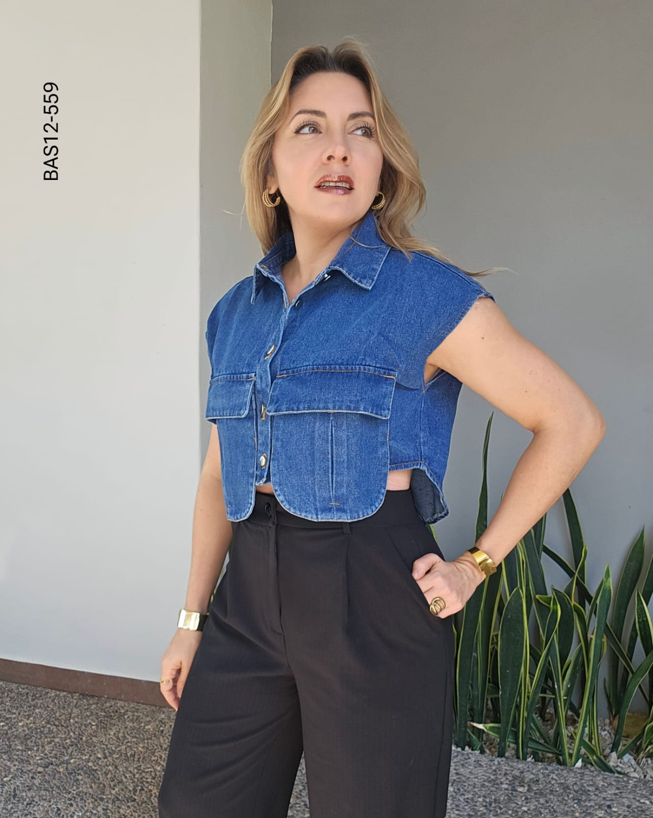 Blusa crop top de mezclilla L 559