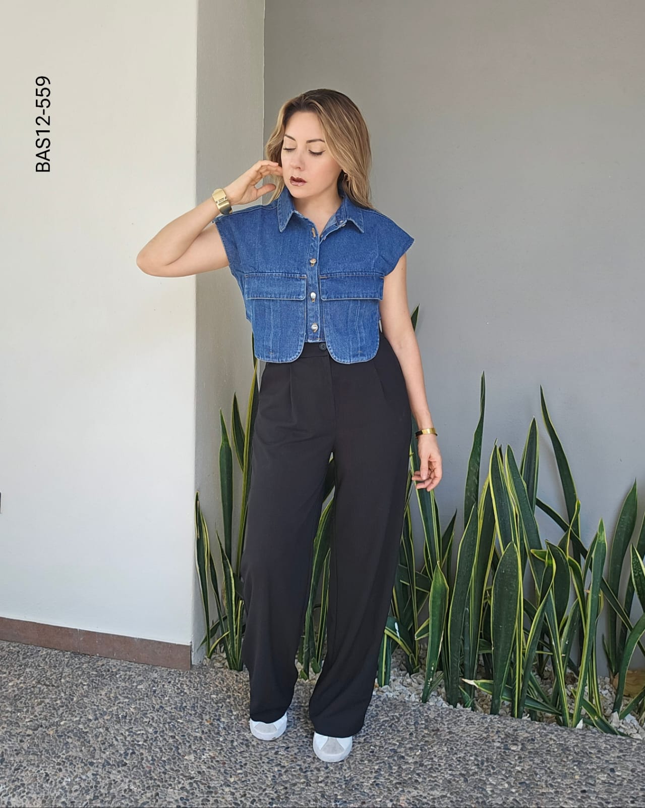 Blusa crop top de mezclilla L 559