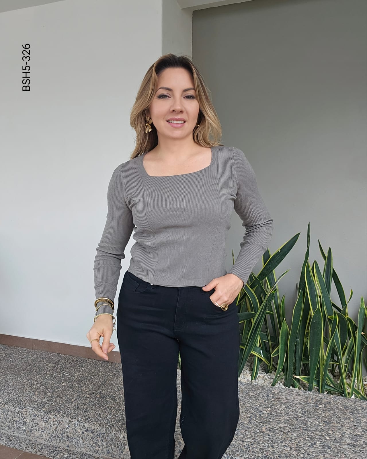 Blusa manga larga escote cuadrado E 326