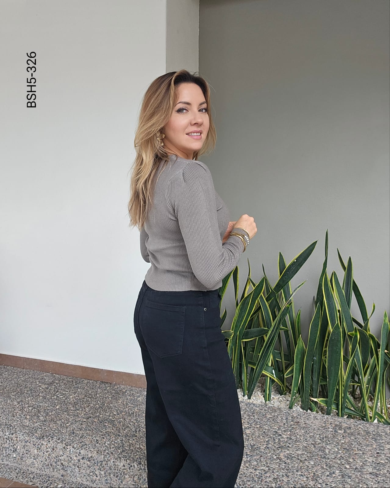 Blusa manga larga escote cuadrado E 326