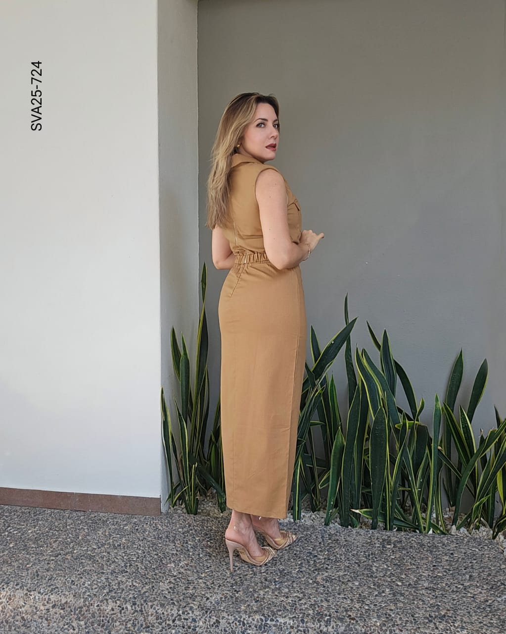 Set top sin mangas y falda Y 724