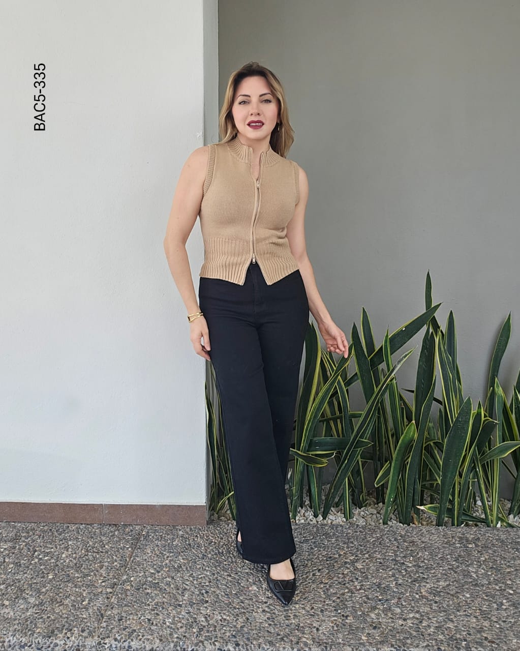 Blusa top cuello alto cierre frontal E 335