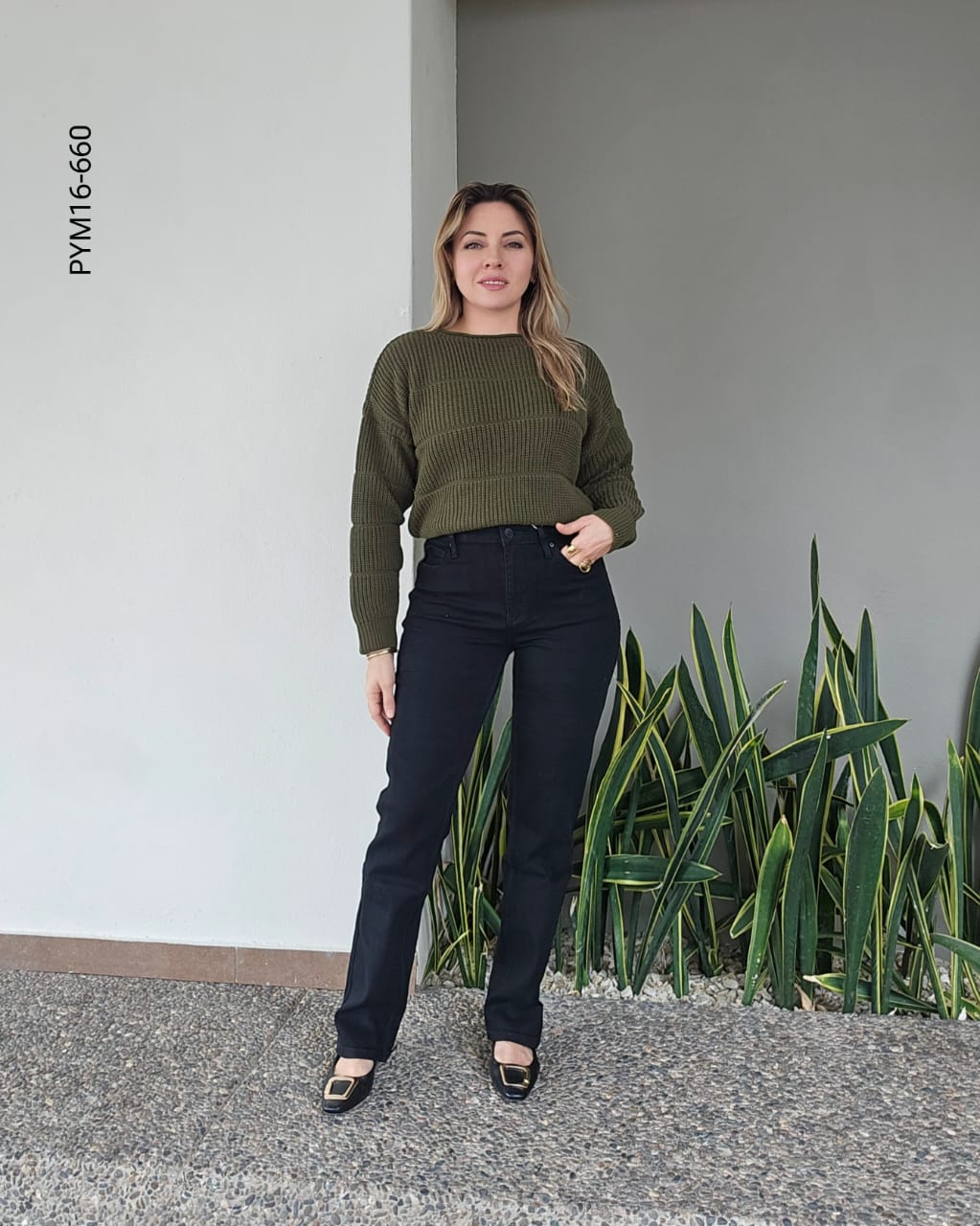 Pantalón de mezclilla corte recto tiro alto P 660