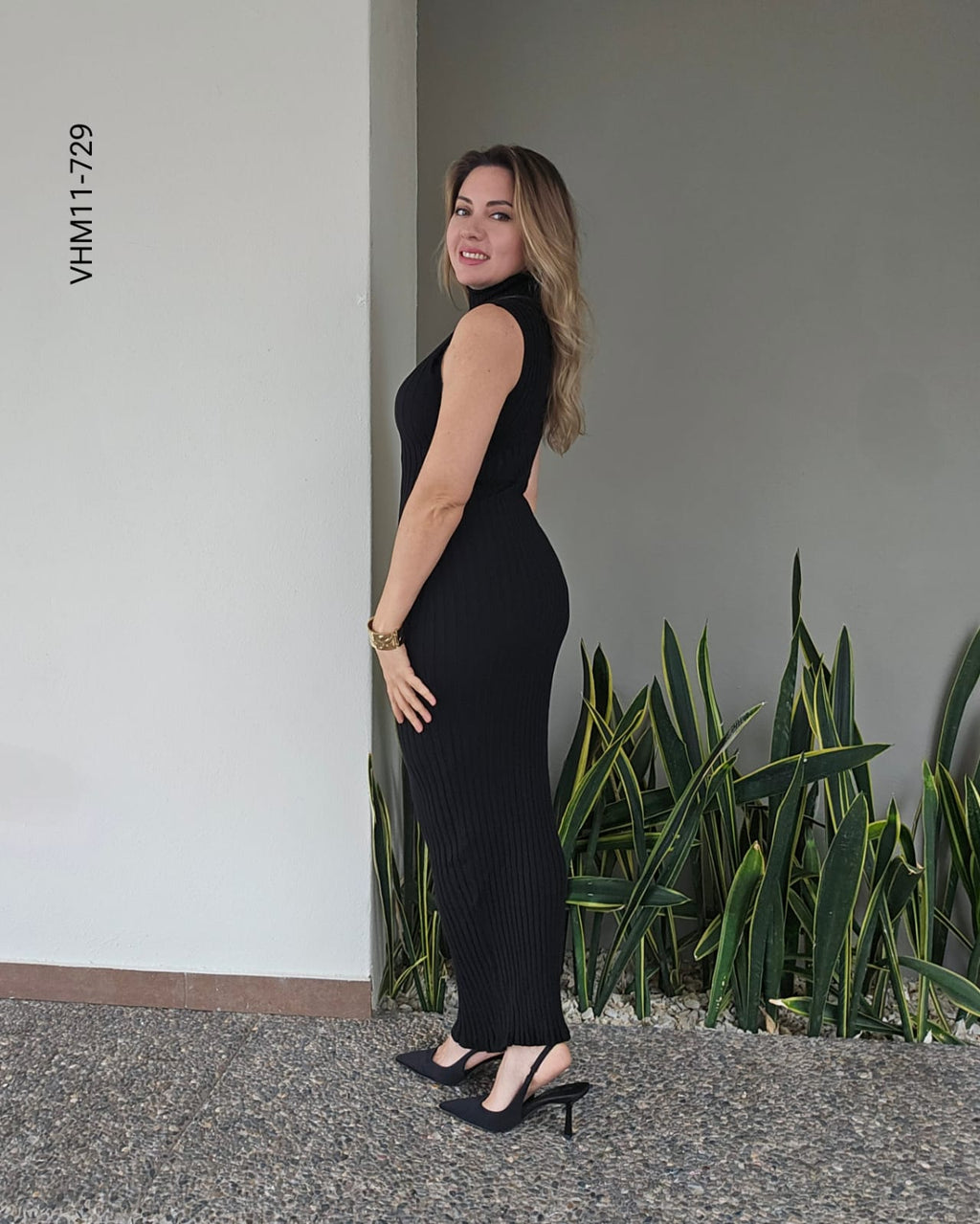 Vestido sin mangas apertura lateral  K 729