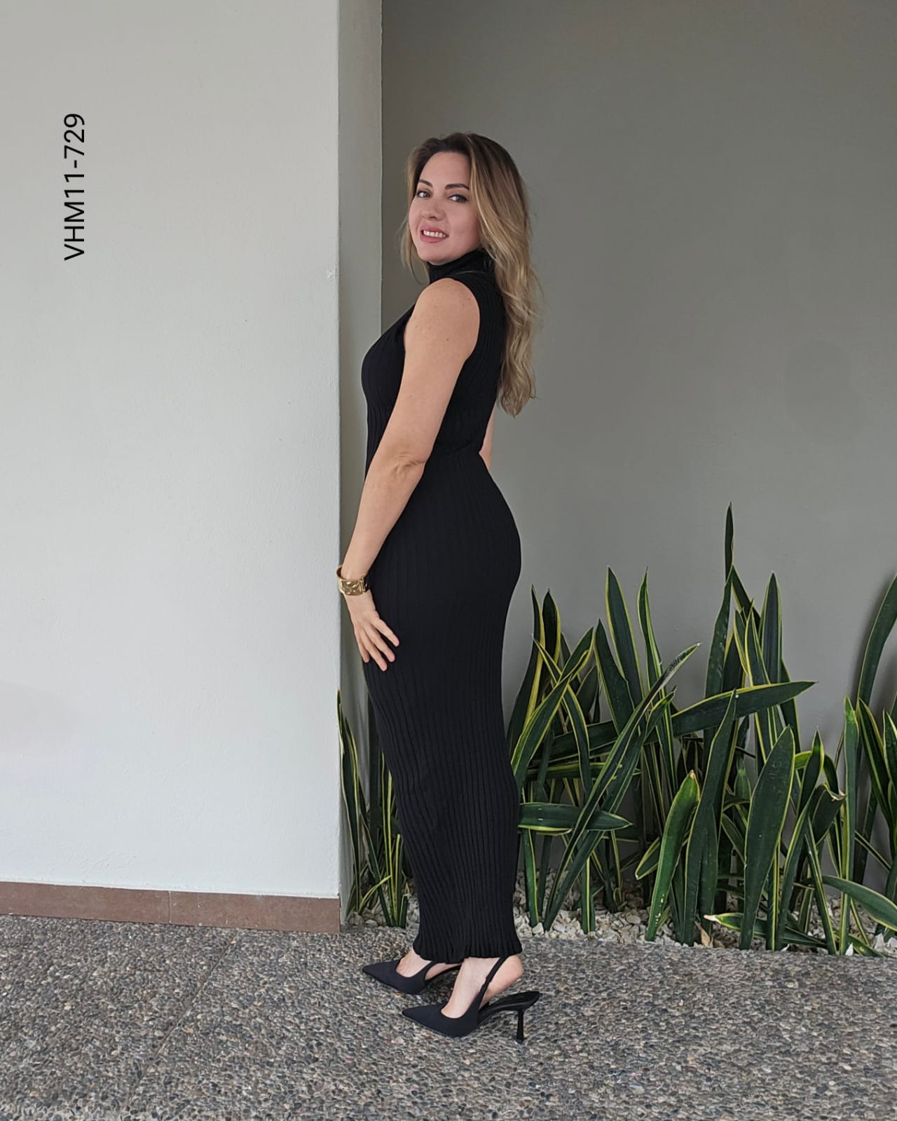 Vestido sin mangas apertura lateral  K 729