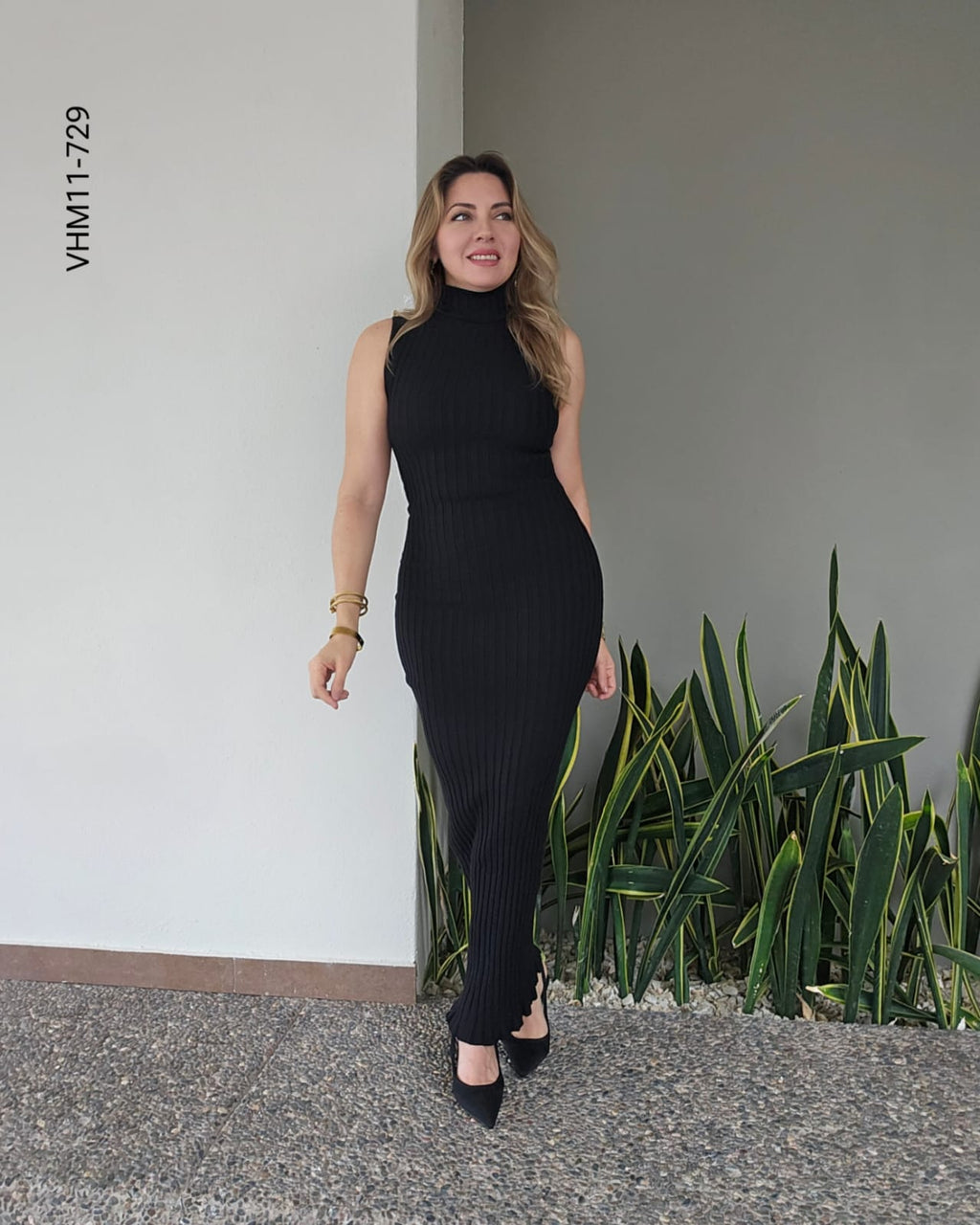 Vestido sin mangas apertura lateral  K 729