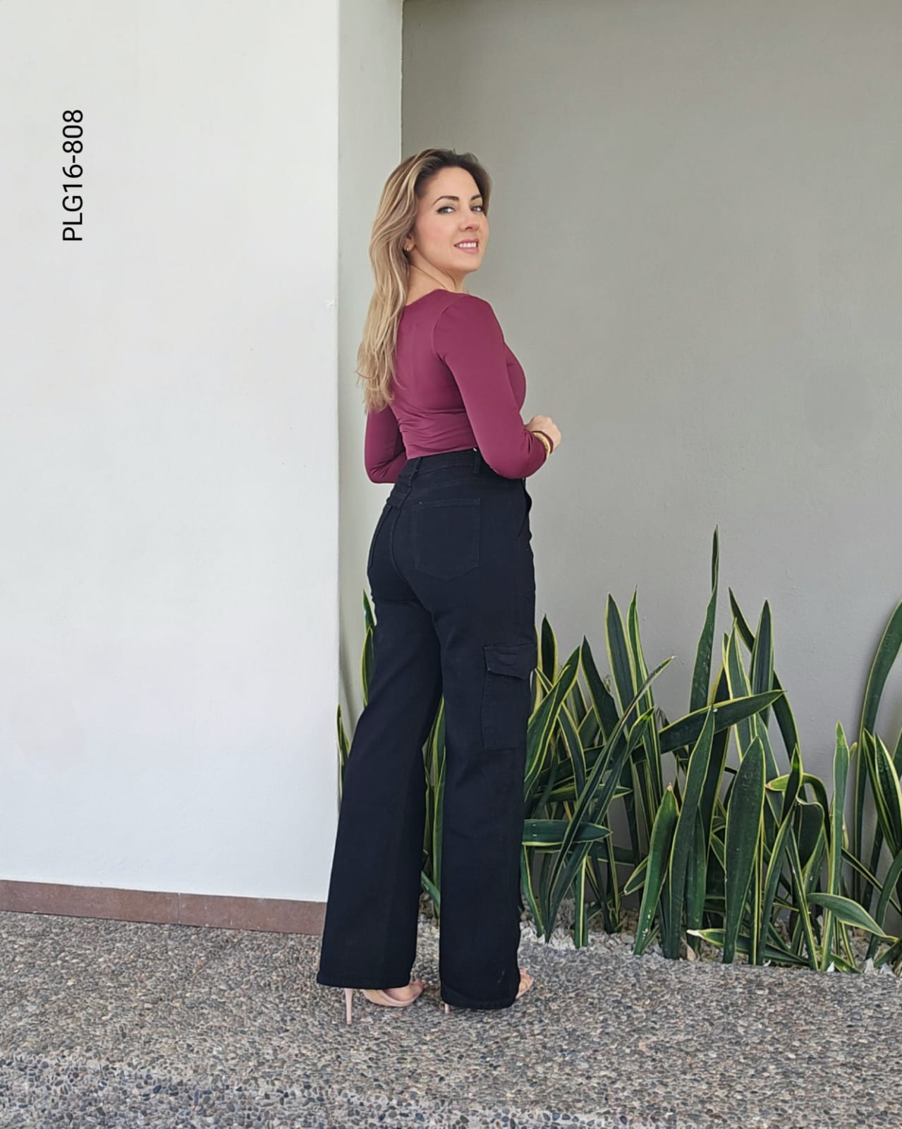 Pantalón cargo negro  P 808