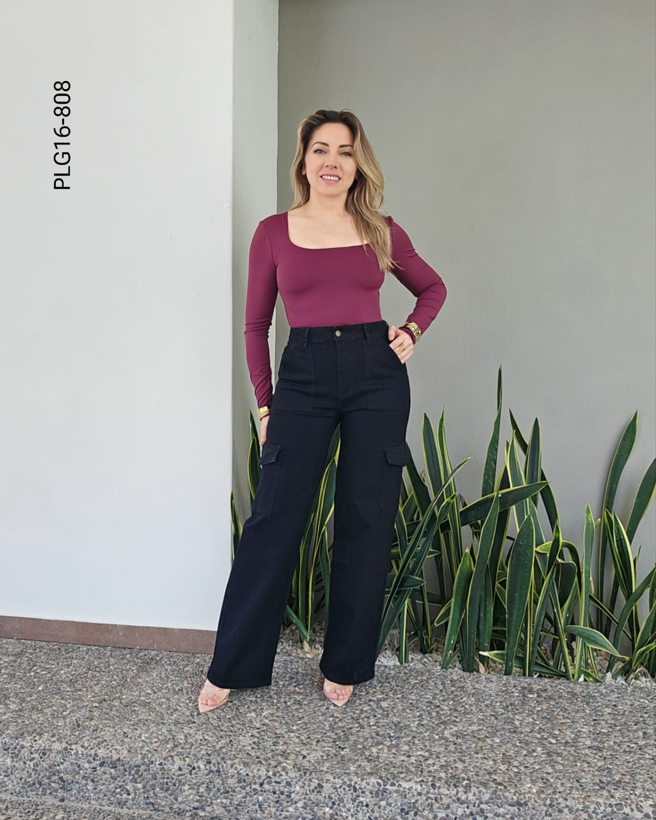 Pantalón cargo negro  P 808