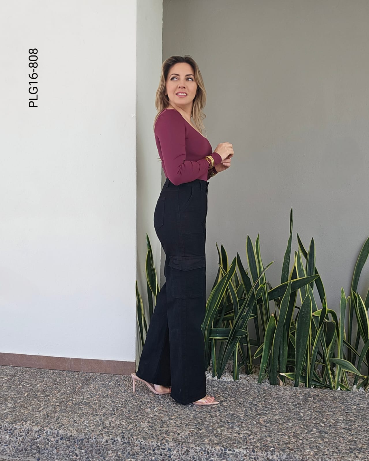 Pantalón cargo negro  P 808
