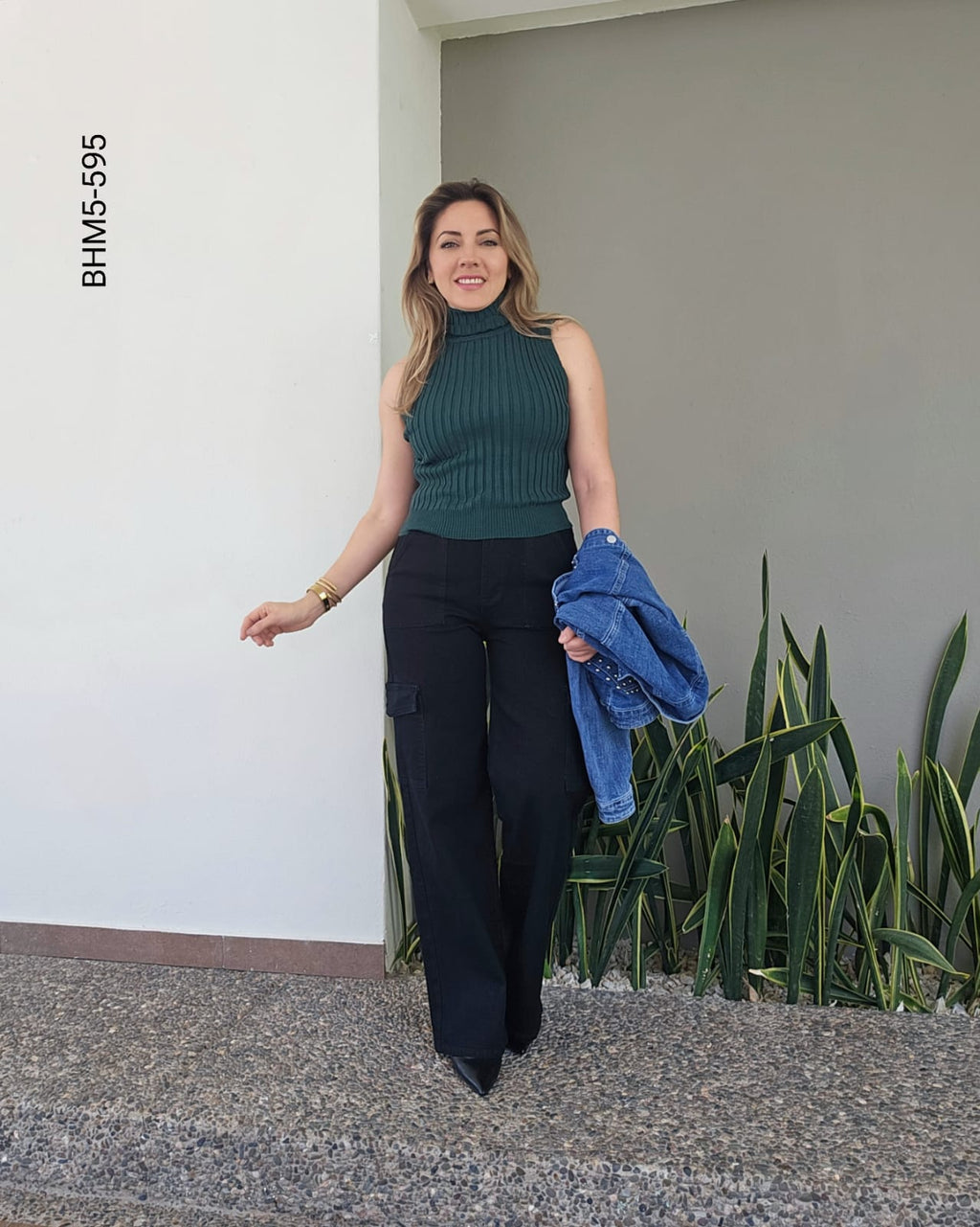 Blusa sin mangas cuello alto E 595