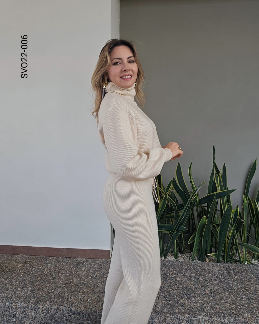 Set suéter cuello alto y pantalón V 006