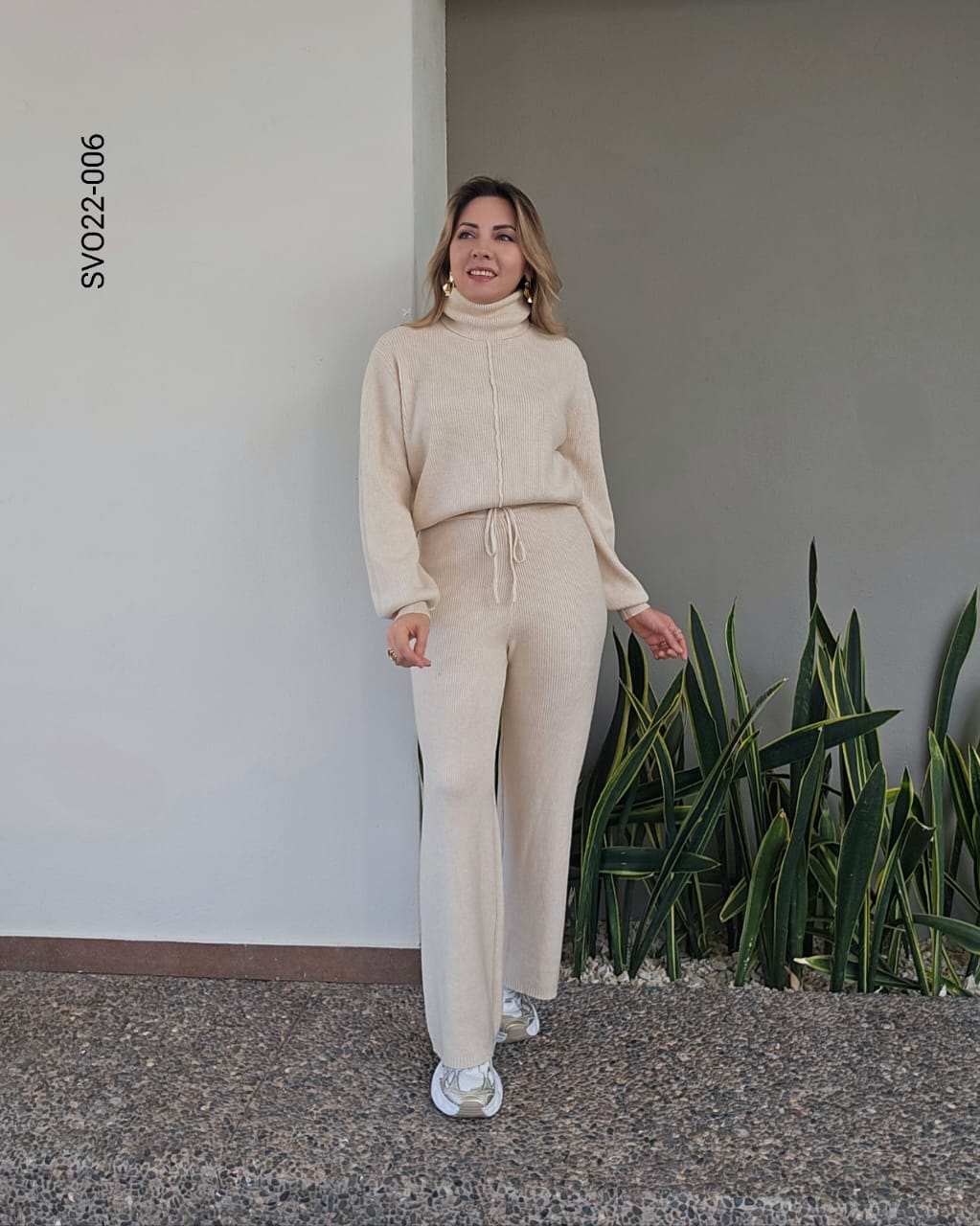 Set suéter cuello alto y pantalón V 006