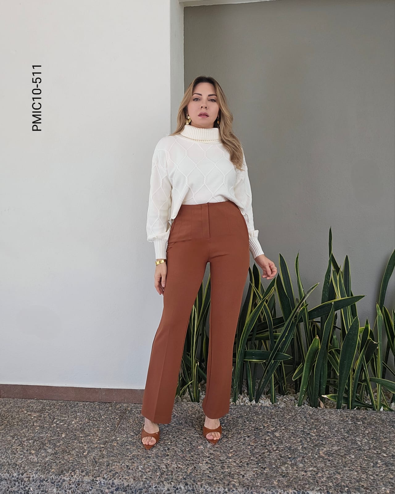 Pantalón corte recto con pinzas J 511