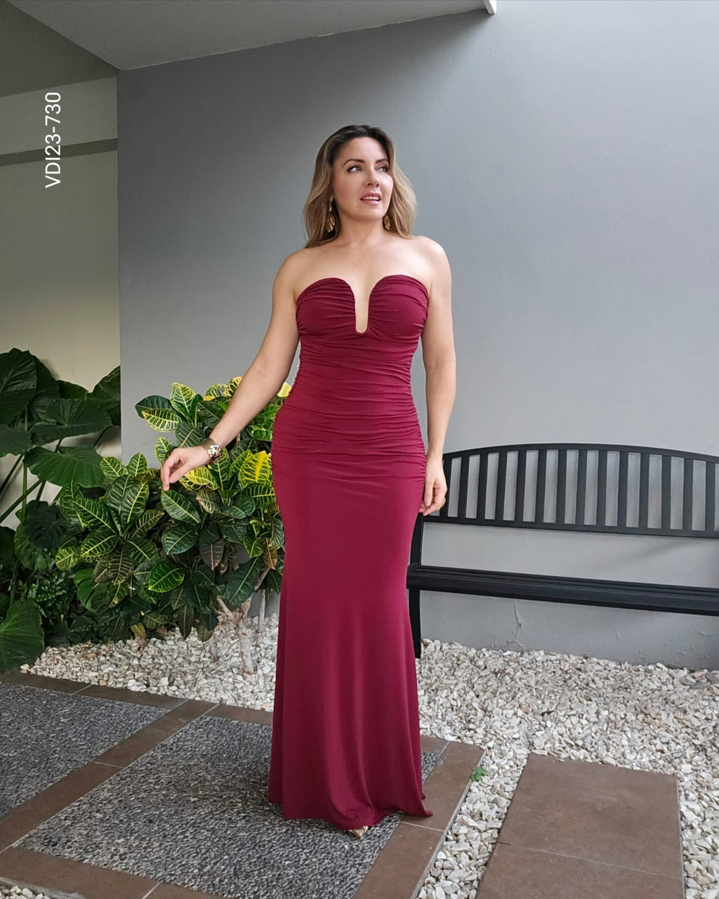Vestido largo strapless escote V W 730