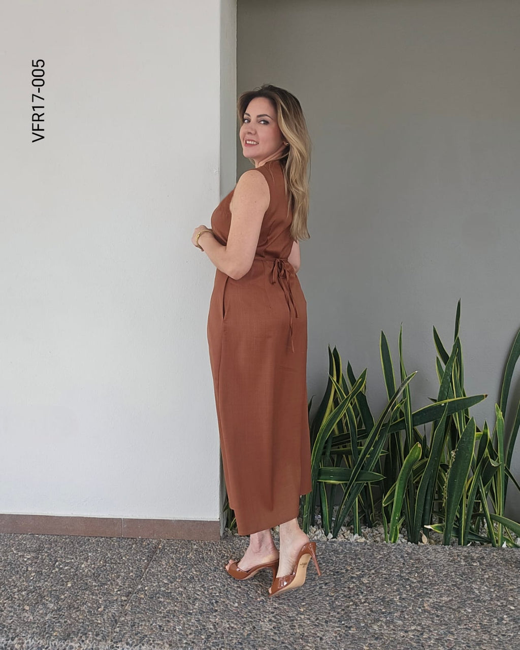 Vestido midi sin mangas Q 005