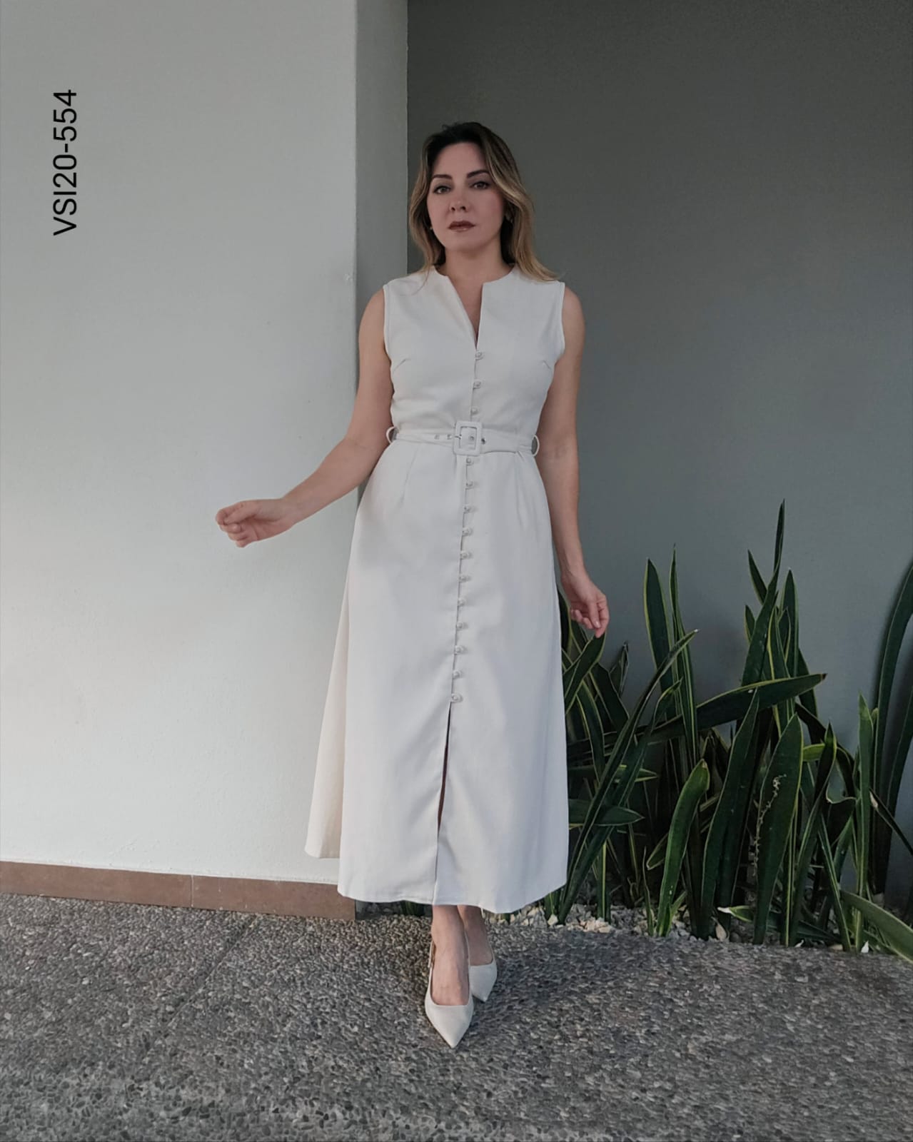 Vestido sin mangas escote en V elegante T 554
