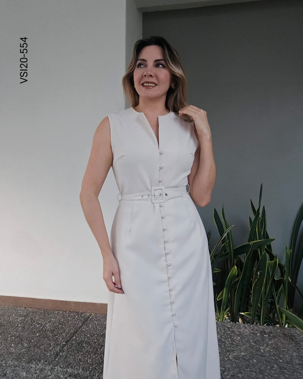 Vestido sin mangas escote en V elegante T 554