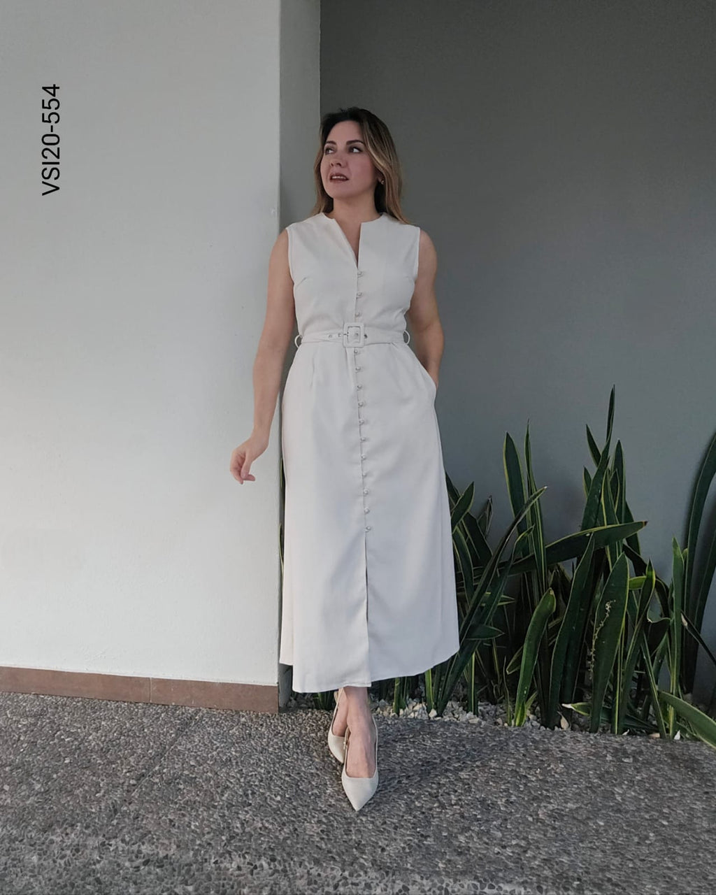 Vestido sin mangas escote en V elegante T 554