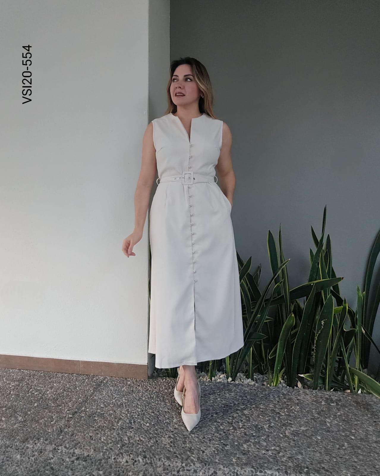 Vestido sin mangas escote en V elegante T 554