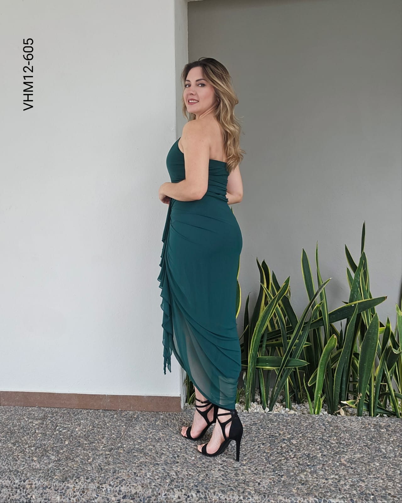 Vestido strapless corte entallado L 605