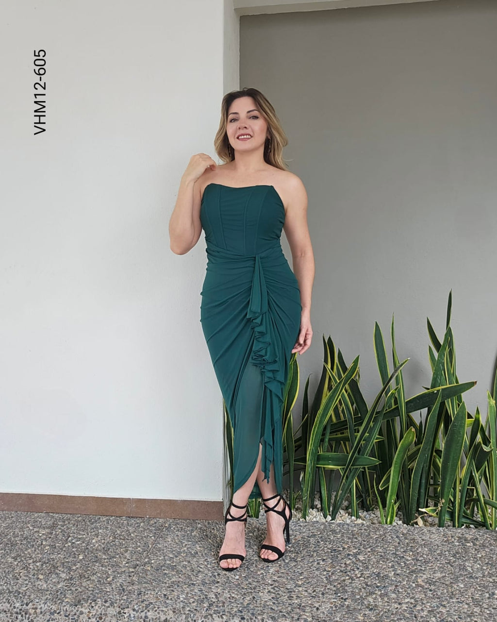 Vestido strapless corte entallado L 605