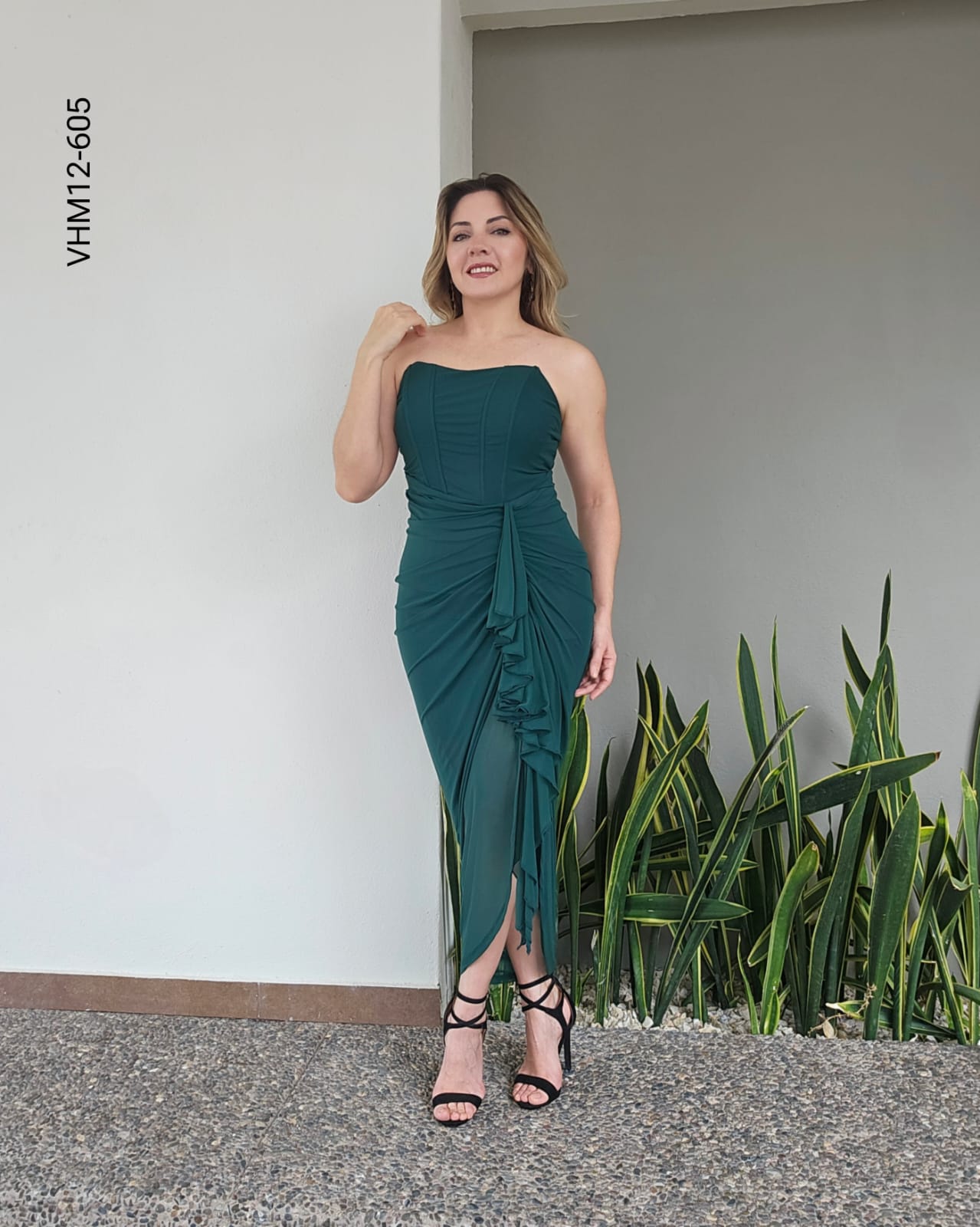 Vestido strapless corte entallado L 605