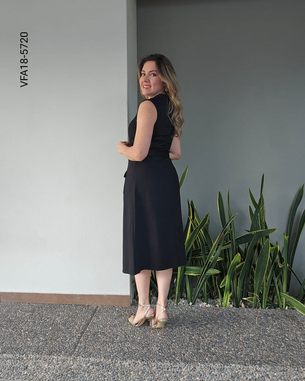 Vestido midi formal cuello V sin mangas R 5720
