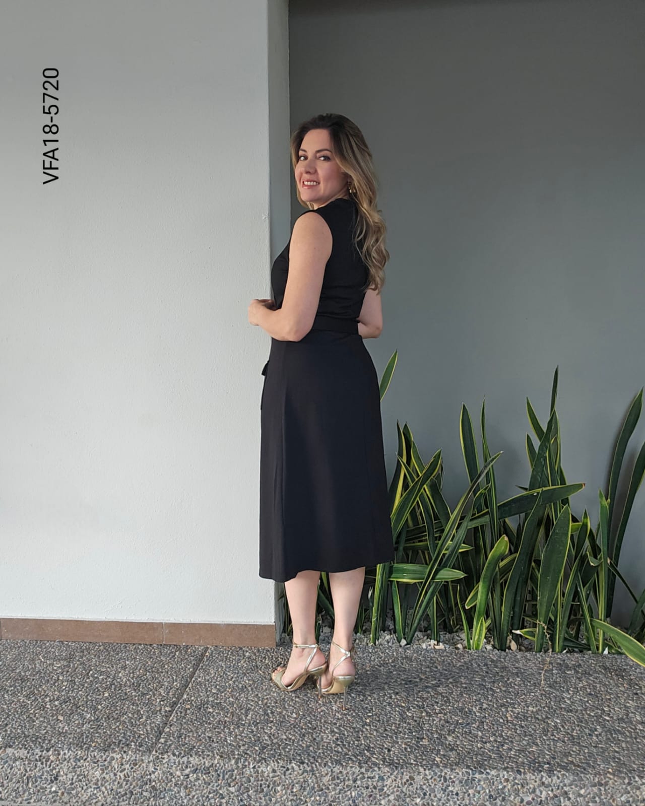 Vestido midi formal cuello V sin mangas R 5720