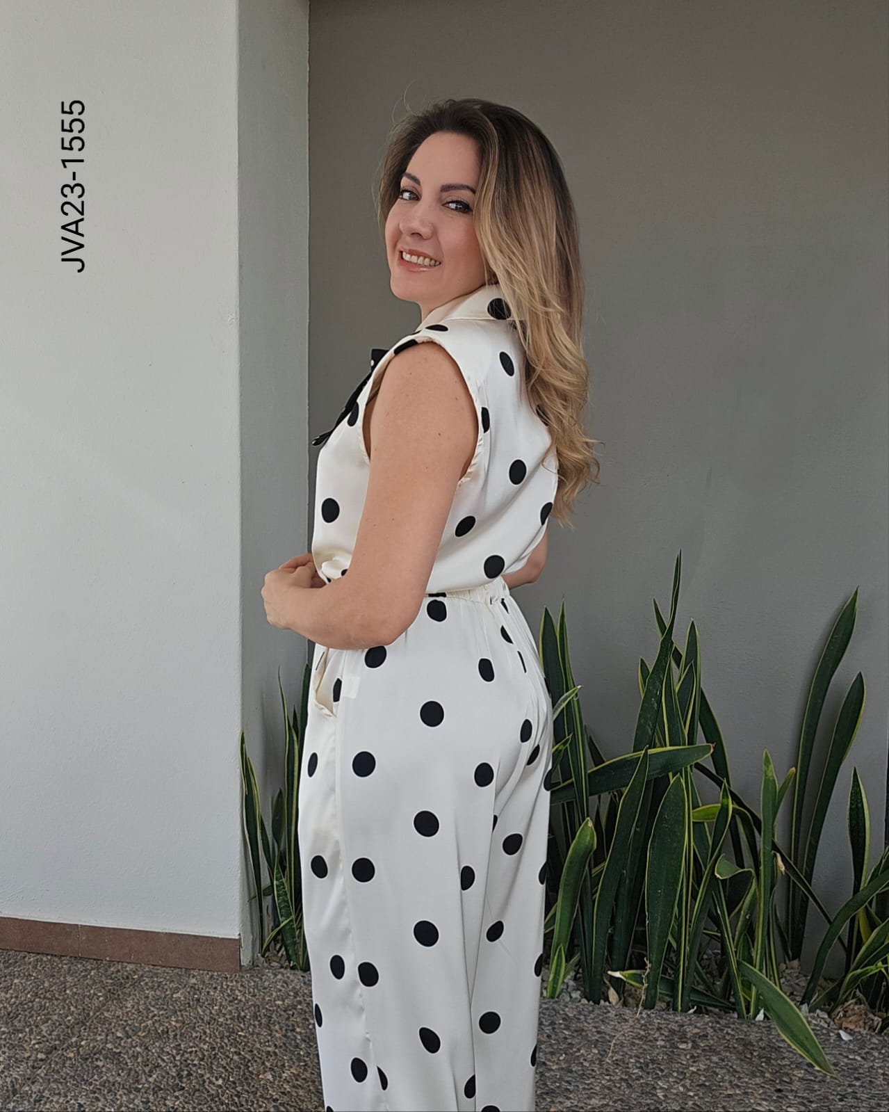 Jumper sin mangas cuello lazo decorativo W 1555