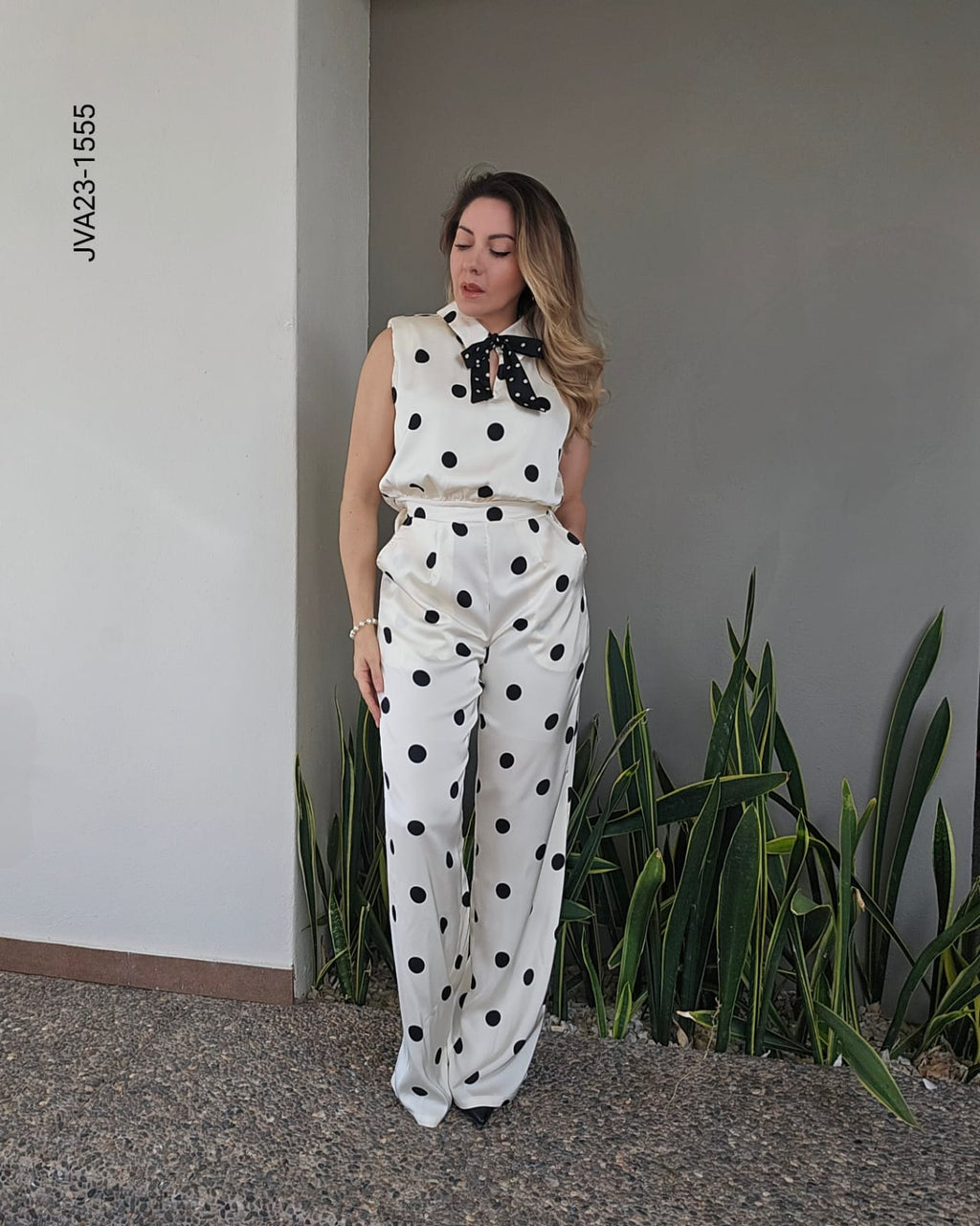 Jumper sin mangas cuello lazo decorativo W 1555