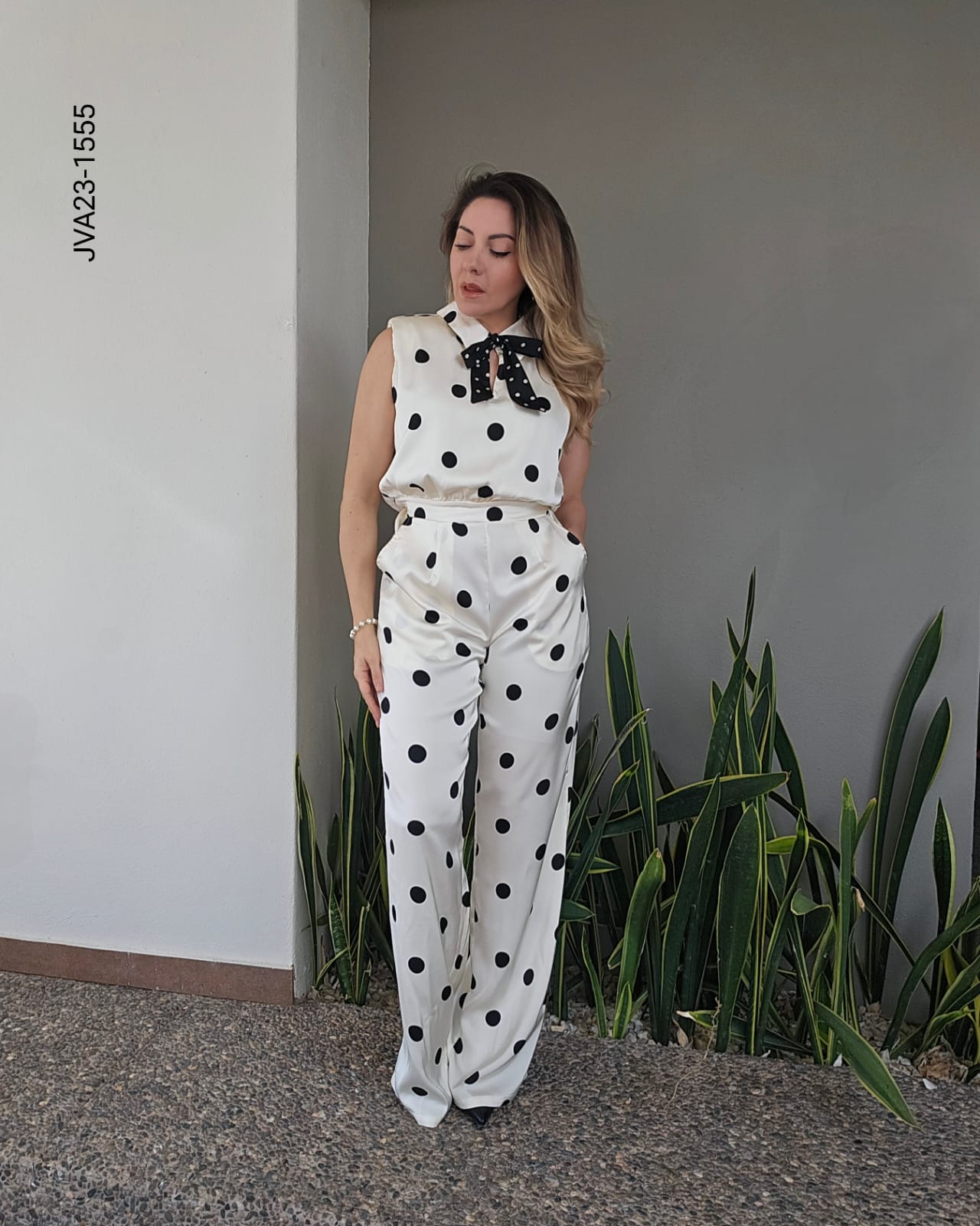 Jumper sin mangas cuello lazo decorativo W 1555