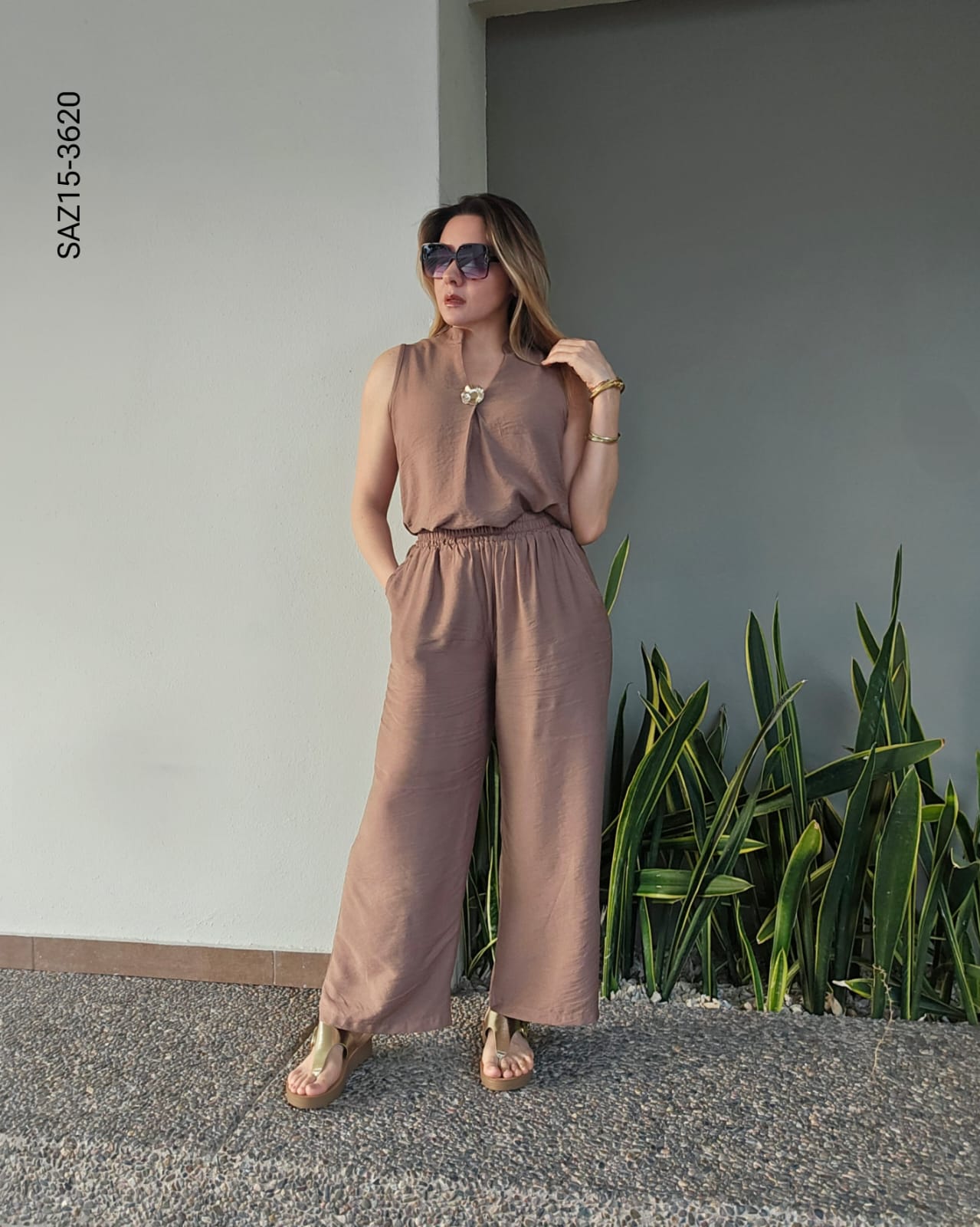 Set de blusa sin mangas y pantalón O 3620