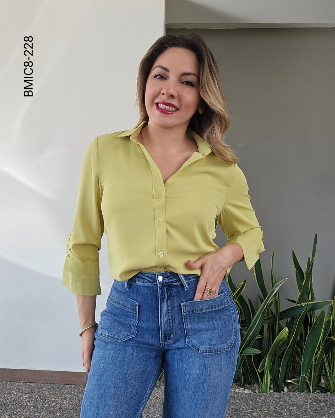 Blusa clásica tela ligera y suave  H 228