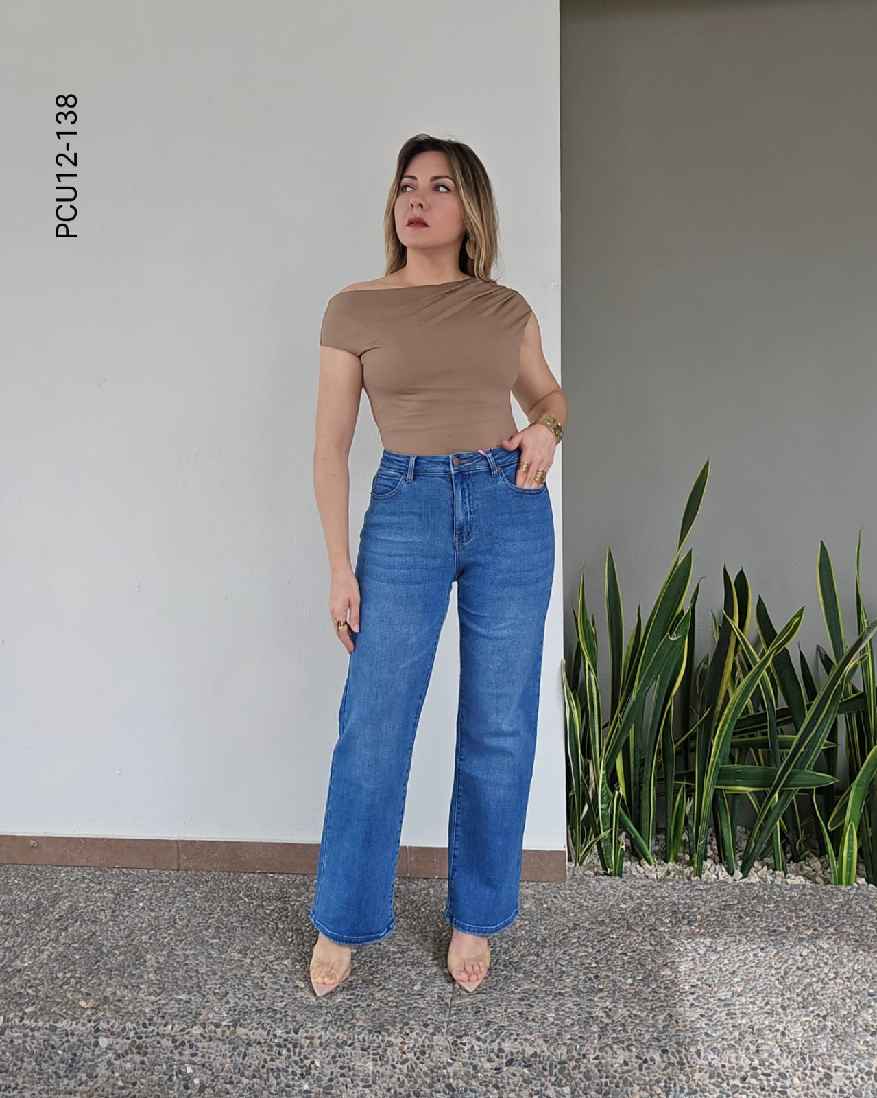 Pantalón corte wide leg tiro alto L 138